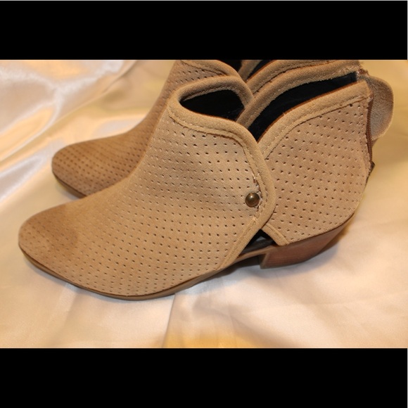 Adam Tucker Booties SIZE 6 - Picture 5 of 10